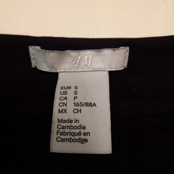 size S H&M black Scooped Ruffled Blouse - Picture 6 of 8